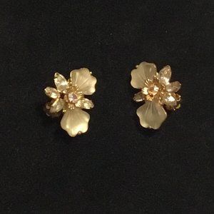 Vintage pair of Kramer clip on earrings - Rhinestones and Lucite